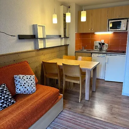 Ski-in Ski-out 1 Bed, La Tania Apartment Courchevel
