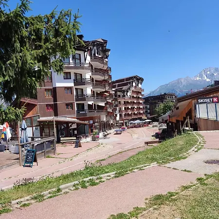 Ski-in Ski-out 1 Bed, La Tania Apartment