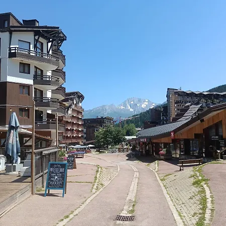 Ski-in Ski-out 1 Bed, La Tania Apartment *